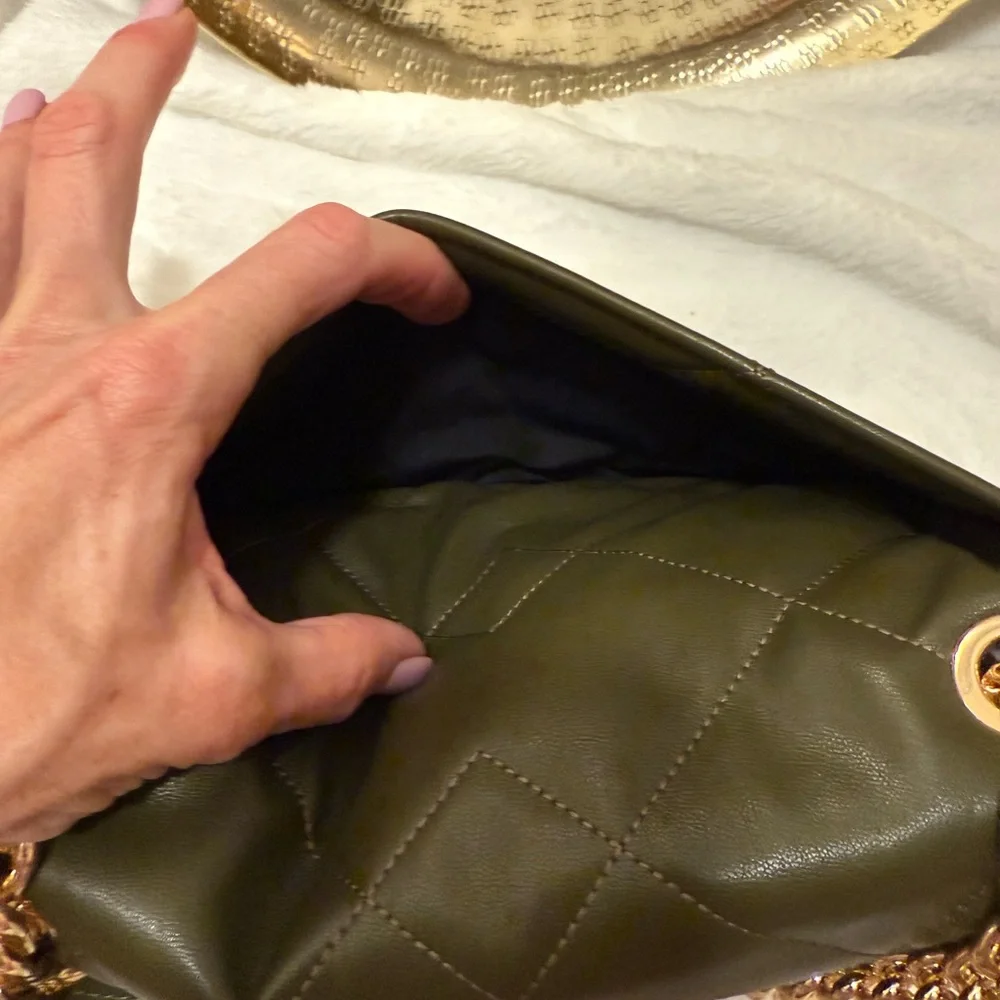 Marc Jacobs Green Quilted Shoulder Bag with Gold Hardware - Picture 6 of 7